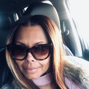 Meet your Posher, Dina